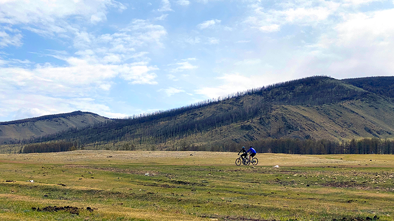 Cycling through Mongolian grassland